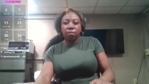 Snapshot of bigboobs_bouncin chatting on March 3, 2025, 9:11 am Ashley online show from March 3, 2025, 9:11 am