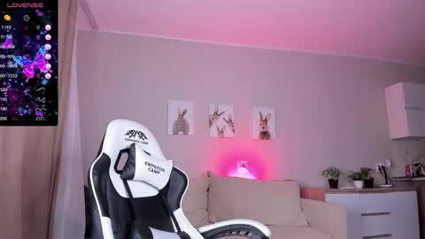 Alise online show from December 16, 2025, 11:26 am