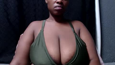 Snapshot of bigboobsbitchx chatting on June 1, 2026, 4:52 pm bigboobsbitchx online show from June 1, 2026, 4:52 pm