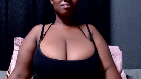 Snapshot of bigboobsbitchx chatting on June 2, 2026, 5:37 pm bigboobsbitchx online show from June 2, 2026, 5:37 pm
