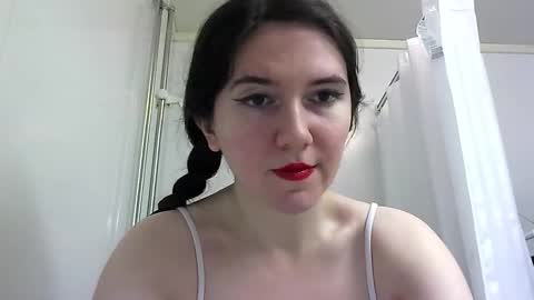 Isabella online show from November 6, 2025, 10:49 am