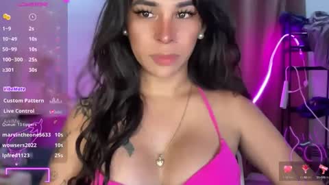 queen amanda online show from October 28, 2025, 4:42 pm