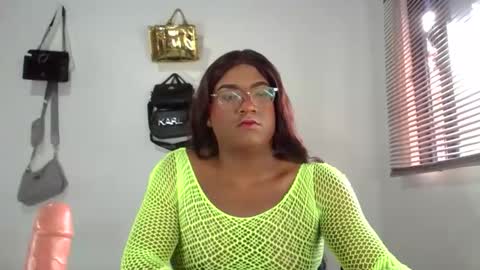 Snapshot of bigcrisblack chatting on September 28, 2025, 5:40 pm cristina online show from September 28, 2025, 5:40 pm