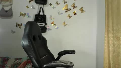 Snapshot of bigcrisblack chatting on November 3, 2025, 3:19 am cristina online show from November 3, 2025, 3:19 am