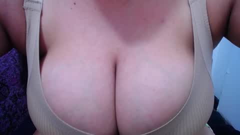 Snapshot of bigg_boobs_xxx chatting on March 4, 2026, 2:50 am Sunny online show from March 4, 2026, 2:50 am