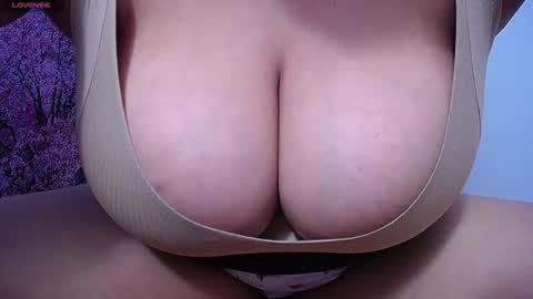 Snapshot of bigg_boobs_xxx chatting on March 13, 2026, 6:53 am Sunny online show from March 13, 2026, 6:53 am