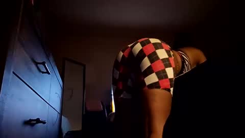 Snapshot of bigg_steppa87 chatting on November 12, 2025, 10:04 am bigg_steppa87 online show from November 12, 2025, 10:04 am