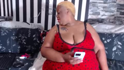 Snapshot of bighotmature chatting on May 1, 2026, 12:10 pm bighotmature online show from May 1, 2026, 12:10 pm