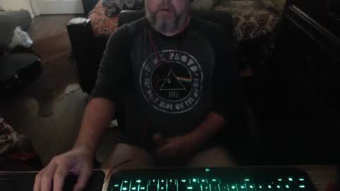 bighugmugg online show from October 31, 2025, 11:44 am