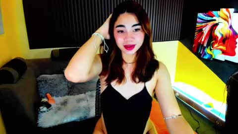 kiaaannaaaa online show from February 19, 2025, 11:28 am