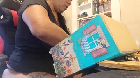 the Mini mami online show from February 17, 2025, 7:42 pm