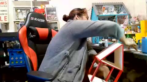 the Mini mami online show from November 17, 2025, 10:54 am