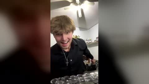 bigskinnyboyshh online show from December 13, 2025, 9:42 pm