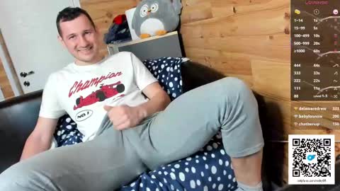 Snapshot of bigsshark chatting on February 19, 2025, 12:33 pm bigsshark online show from February 19, 2025, 12:33 pm