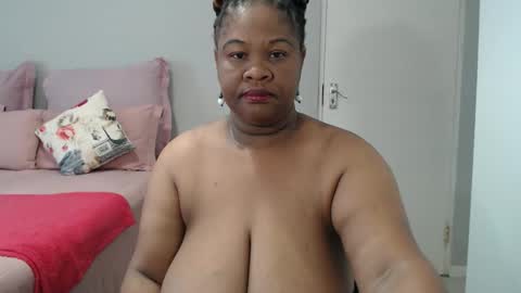 Snapshot of bigtitshornygirlxxx chatting on January 7, 2026, 4:48 am Lona online show from January 7, 2026, 4:48 am