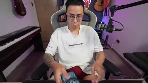 bigxboy96 online show from February 25, 2025, 3:20 am