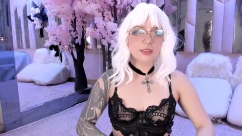 Biizzy online show from November 4, 2025, 1:43 pm