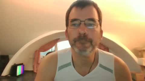 Snapshot of bikertom1988 chatting on December 14, 2024, 2:31 pm bikertom1988 online show from December 14, 2024, 2:31 pm