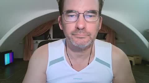 Snapshot of bikertom1988 chatting on December 29, 2024, 9:30 pm bikertom1988 online show from December 29, 2024, 9:30 pm