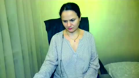 Snapshot of bililay chatting on February 19, 2025, 10:31 pm DOM NIKA online show from February 19, 2025, 10:31 pm