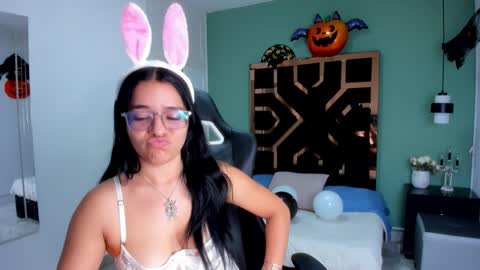 Billie online show from November 5, 2025, 7:03 pm