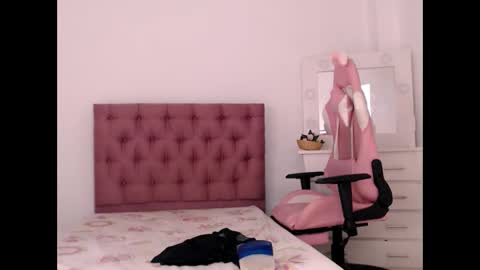 billielovee online show from March 18, 2026, 2:09 pm