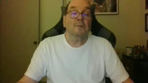 Snapshot of bink195234 chatting on February 1, 2026, 12:20 am Bink195234 online show from February 1, 2026, 12:20 am