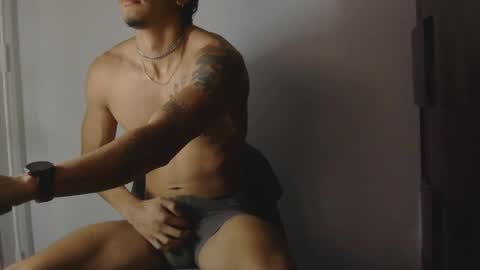 bitix00 online show from December 4, 2025, 4:59 pm