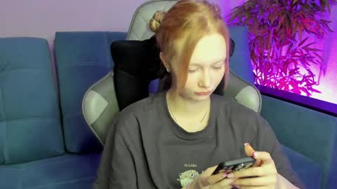 Julia online show from January 28, 2025, 2:11 am