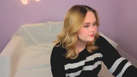 Julia online show from December 20, 2025, 3:13 am