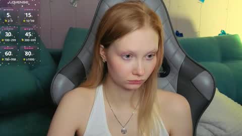 Julia online show from December 22, 2025, 10:12 am