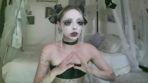 vampire fang  online show from May 15, 2026, 7:54 pm
