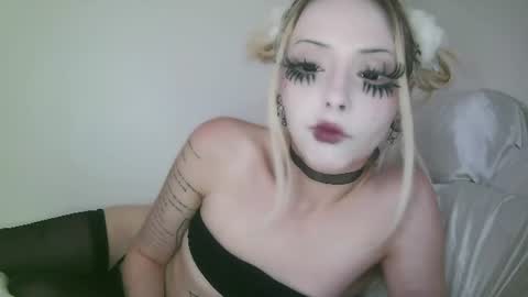 Snapshot of bl0odsyring3 chatting on June 16, 2026, 6:32 pm vampire fang online show from June 16, 2026, 6:32 pm
