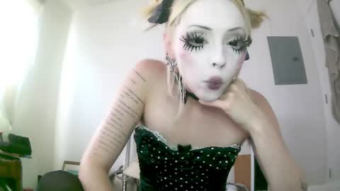 Snapshot of bl0odsyring3 chatting on June 19, 2026, 10:13 pm vampire fang online show from June 19, 2026, 10:13 pm