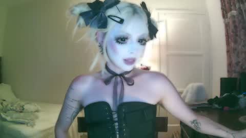 Snapshot of bl0odsyring3 chatting on July 11, 2026, 3:20 am vampire fang online show from July 11, 2026, 3:20 am