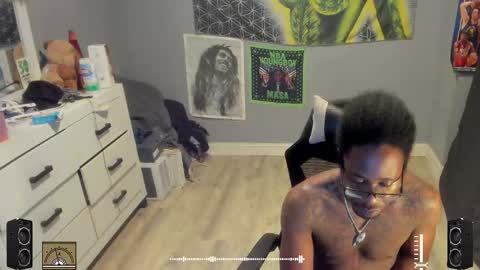 Plant Base Streamers From Pennsylvania online show from October 25, 2025, 1:13 am