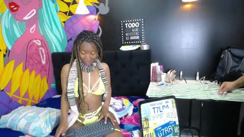 blacckandwhitte online show from January 22, 2025, 8:17 pm