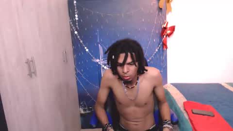 Snapshot of black_dreadlocks chatting on December 7, 2024, 12:13 pm Black online show from December 7, 2024, 12:13 pm