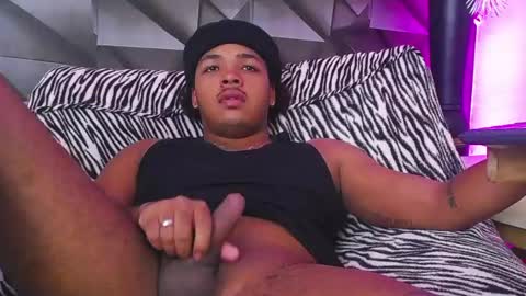 black_king_241 online show from February 4, 2025, 5:23 pm