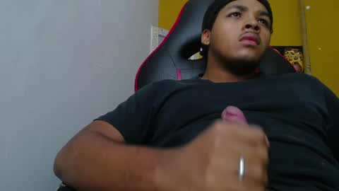 black_king_241 online show from February 18, 2025, 5:42 pm