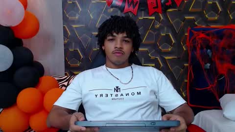 black_king_241 online show from October 29, 2025, 2:36 am