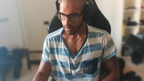Snapshot of black_lollipop chatting on April 16, 2026, 9:32 am Master online show from April 16, 2026, 9:32 am