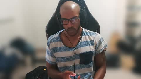 Snapshot of black_lollipop chatting on May 3, 2026, 7:14 am Master online show from May 3, 2026, 7:14 am