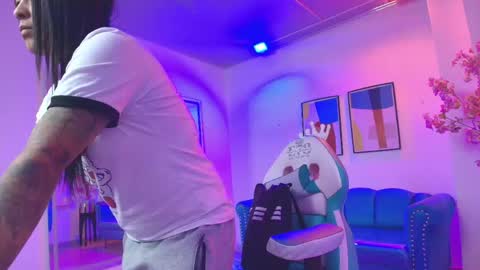 Snapshot of black_roseee chatting on April 21, 2026, 3:35 am Rousse online show from April 21, 2026, 3:35 am