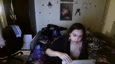 Snapshot of blackandwhiteboy6 chatting on December 31, 2024, 12:43 am blackandwhiteboy6 online show from December 31, 2024, 12:43 am