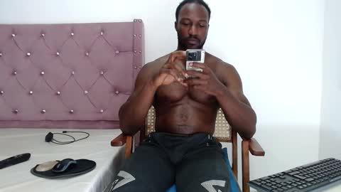 Twtter 1MikeBeckford            Onlyfns beckfordmike online show from December 9, 2024, 5:51 am