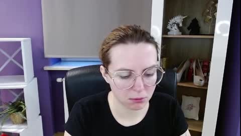 Z O E Y online show from April 7, 2026, 4:35 am