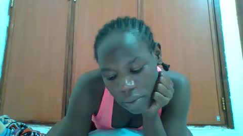 Snapshot of blacksexygal chatting on December 15, 2025, 6:12 pm SARAH online show from December 15, 2025, 6:12 pm