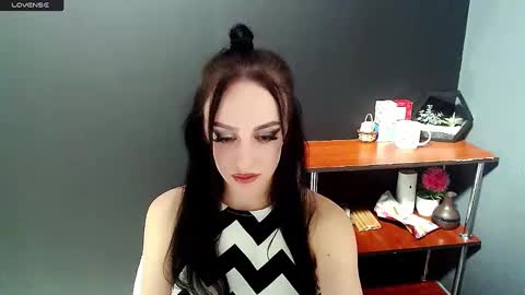 Ivy online show from December 19, 2024, 7:51 pm