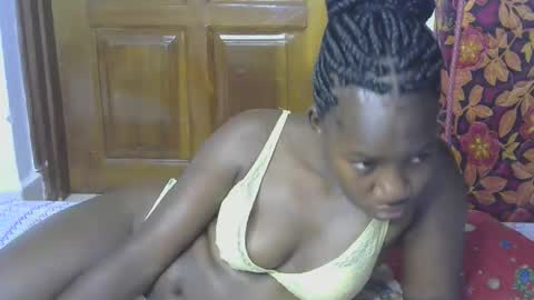 Snapshot of blahkbeauty chatting on October 17, 2025, 7:05 pm VIVIAN online show from October 17, 2025, 7:05 pm